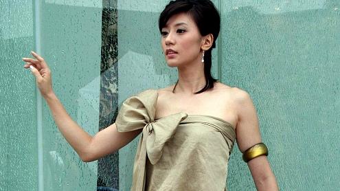 贾静雯|47岁贾静雯被丈夫催生四胎，网友：果然，恩爱都是装的…