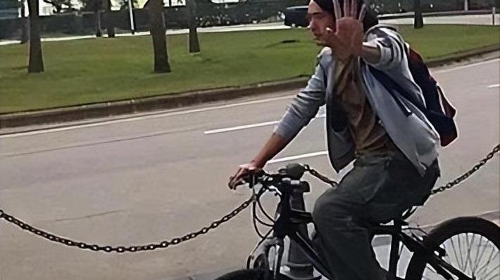 |曾豪言裸捐56亿，两次大灾却一分不出，周润发裸捐是不是开玩笑？