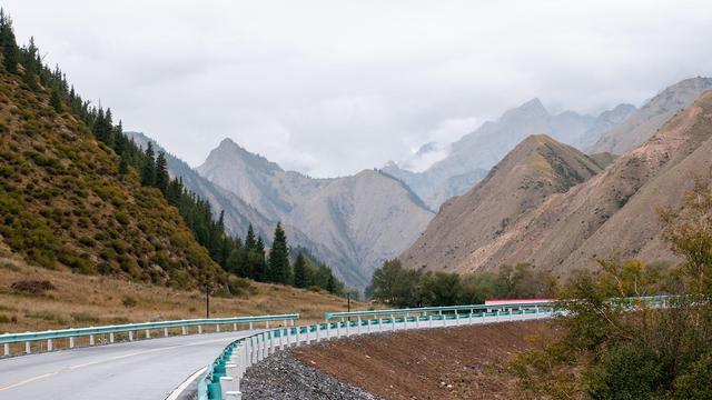 |新疆自驾游路线推荐，为啥说新疆自驾游需要托运汽车？