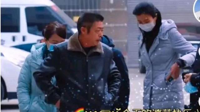 许敏|父爱如山却被错付，许敏身后的男人