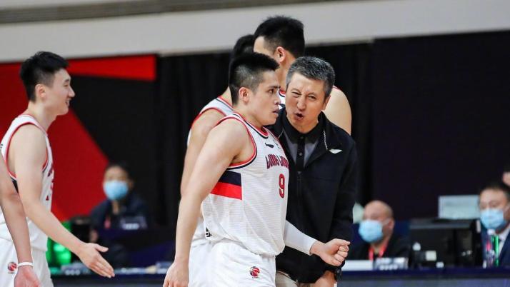 陈盈骏|超越郭艾伦赵继伟！一数据位列本土第一 CBA又一超级后卫横空出世
