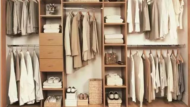 定衣柜别再瞎做隔板了，这样设计衣服能装200件，照着做就行