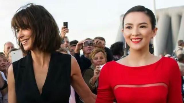 佟丽娅|章子怡同框苏菲玛索气场全开，穿一身红衣优雅大气，瞬间碾压对方