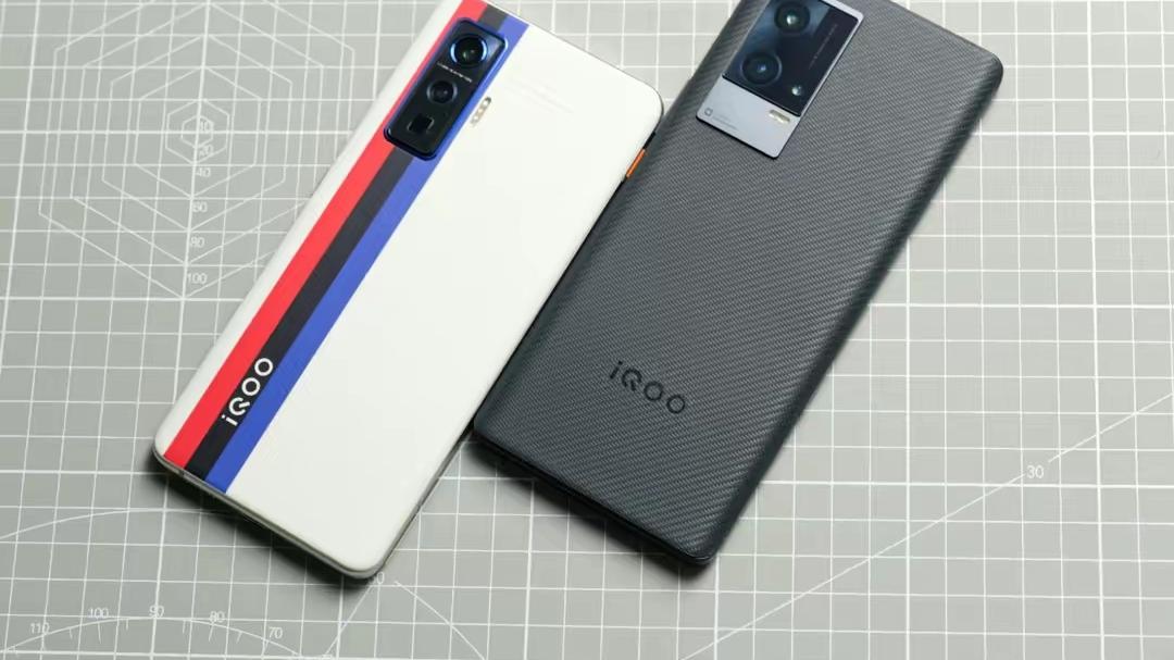 iqoo8pro|iqoo 9和iqoo8pro两个手机百元差价 哪个性价比更高一些 更值得入手