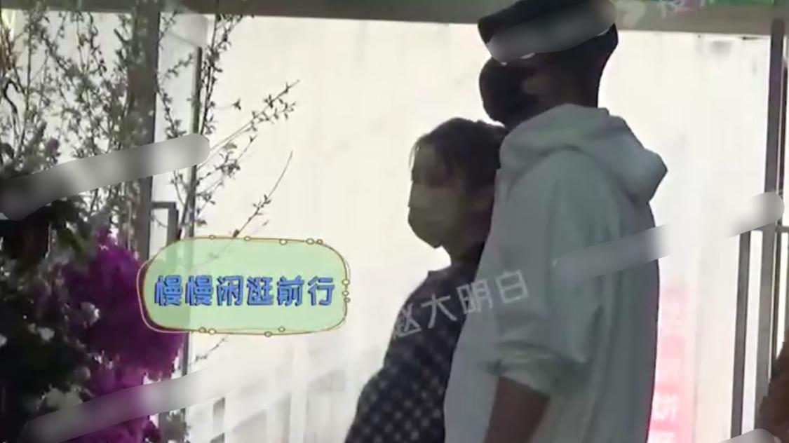 佟丽娅|新恋情？佟丽娅与白衣男子逛街买花，男子身材高大帅气酷似黄景瑜