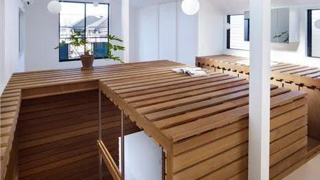 二楼现浇水泥效果一般，换木甲板封顶，可休闲可置物，采光也好