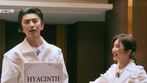 奔跑吧兄弟|《奔跑吧》第二期：四位美女走秀，没有撕名牌，却有撕名牌的感觉