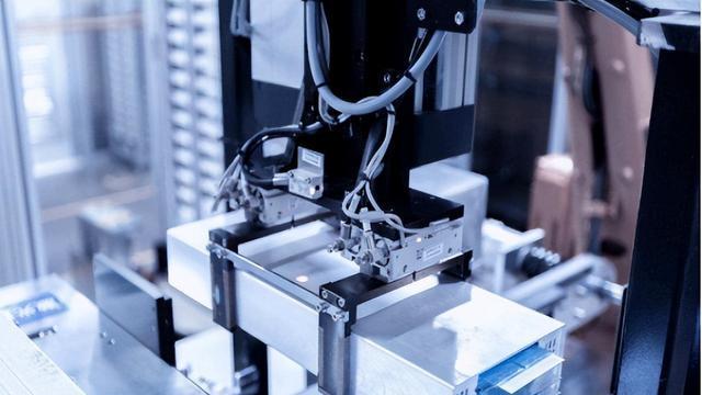 汽车|年薪25万起步！昔日“生化专业”劝退无数学子，如今锂电厂抢破头