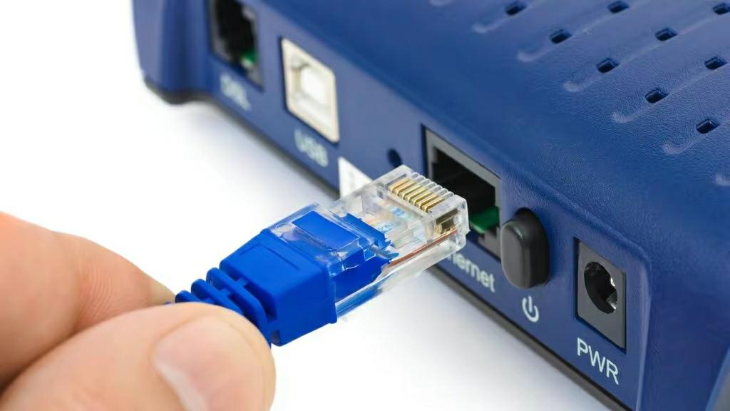 |老板不付尾款，我进机房拨网线了，不给钱网就不通了