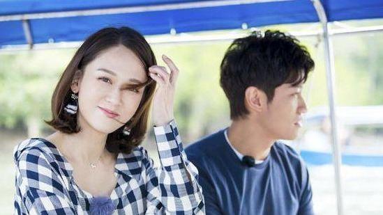 陈乔恩|陈乔恩晒婚戒，评论区表示不满：好歹是女明星，不能送个大钻戒吗