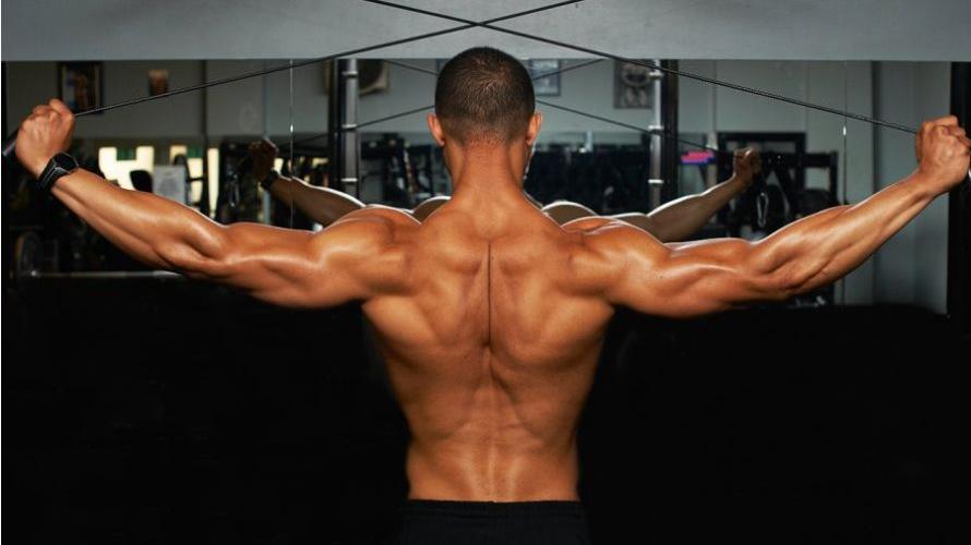 C罗|富婆一天7个“男公关”，细节曝光毁三观：太容易钱，劝你别挣！