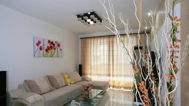 从客厅辟出1㎡空间，花800块打个酒柜吧台好看又实用！