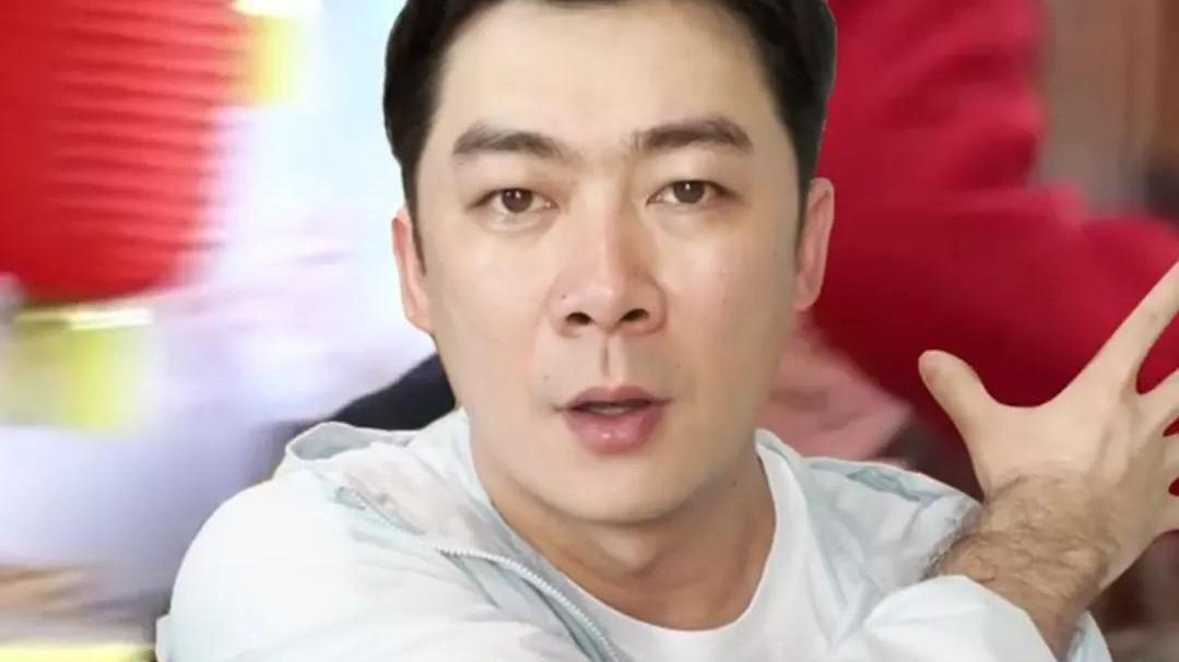 整容|曹征罕见出镜，却被网友吐槽：这么热的天，你怎么还穿了毛衣？