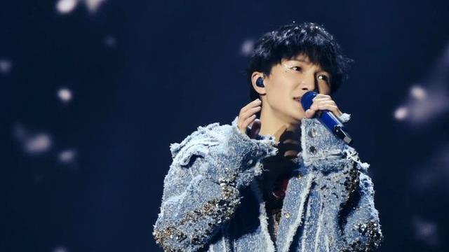 周深|歌手时期周深还是新人，这两年进步飞速，所以现在默认成熟歌手