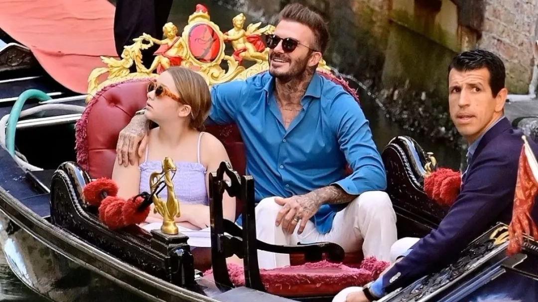 江映蓉|贝克汉姆搂着少女亲啊亲！贝嫂很淡定，网友凌乱了