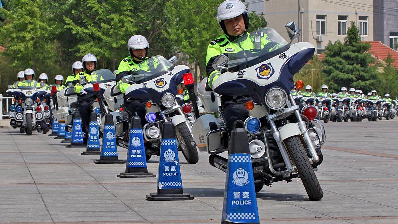 |成人大专可以报考警察吗？难度比较大，我建议考虑事业单位考试！