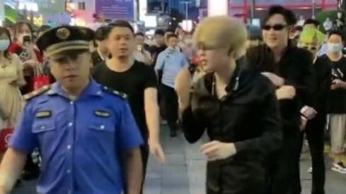 男团|男团ESO回归失败，出道直播被城管赶走，全体成员向粉丝道歉