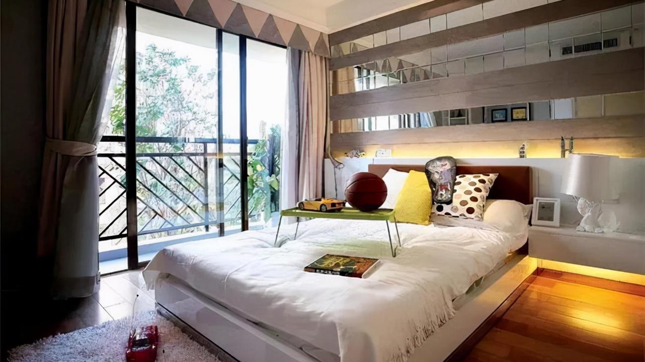 卧室的阳台，用来晒衣服真的太可惜了！看看他们的设计，个个绝美