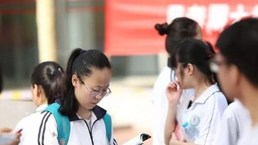 人民日报|“人民日报”2022拟录名单被公开，二本生欲哭无泪，该何去何从？