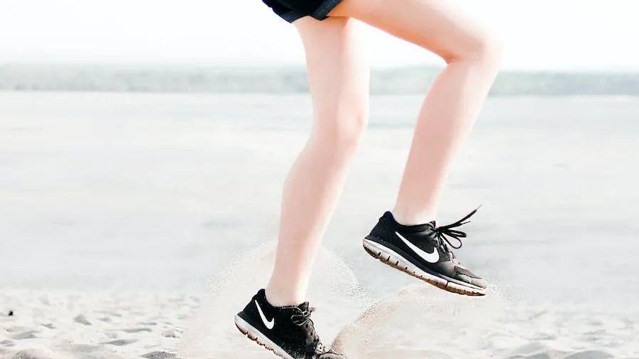 |跑步时，膝盖弹响是怎么回事？