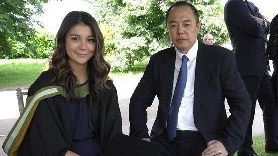 张铁林|张铁林的混血女儿长大了，颜值高到犯规，这才是真正的“格格”