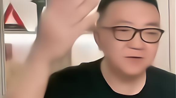 莱万|董路不满恒大处罚，还怼篮球记者：你也做个篮球小将？记者回应！