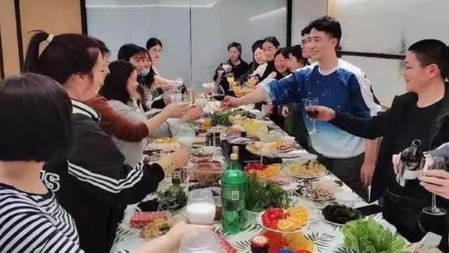 林生斌|终于更新了！林生斌再婚后注册新商标，朱舅舅晒自拍庆祝端午