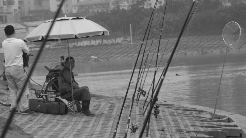 |200元钓费换来20万，北京大爷黑坑捞钓伞溺亡，家属把坑老板告了