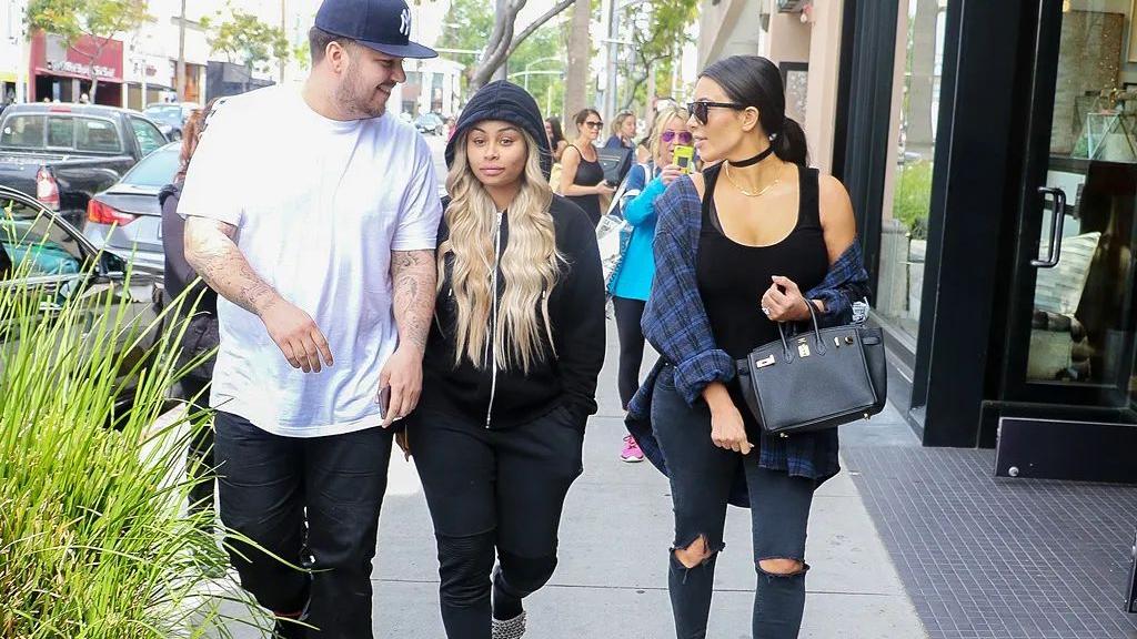 金宵大厦2|卡戴珊家女人们被前家族成员索赔1亿美元，大家这次却站卡戴珊