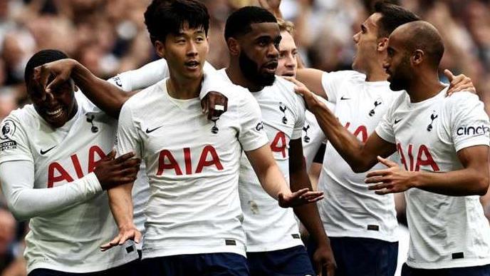 英超|3-1，世界波！孙兴慜闪耀英超，单场独造3球+创3大纪录，热刺重返第四