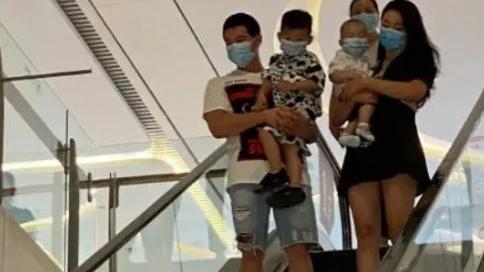 |嘎子拍视频秀恩爱，女方小腹微隆疑怀三胎，网友：想想宝强的结局