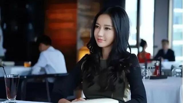 黄家驹|她曾是北影校花，张国立的干女儿，在事业巅峰时嫁大13岁亿万富豪