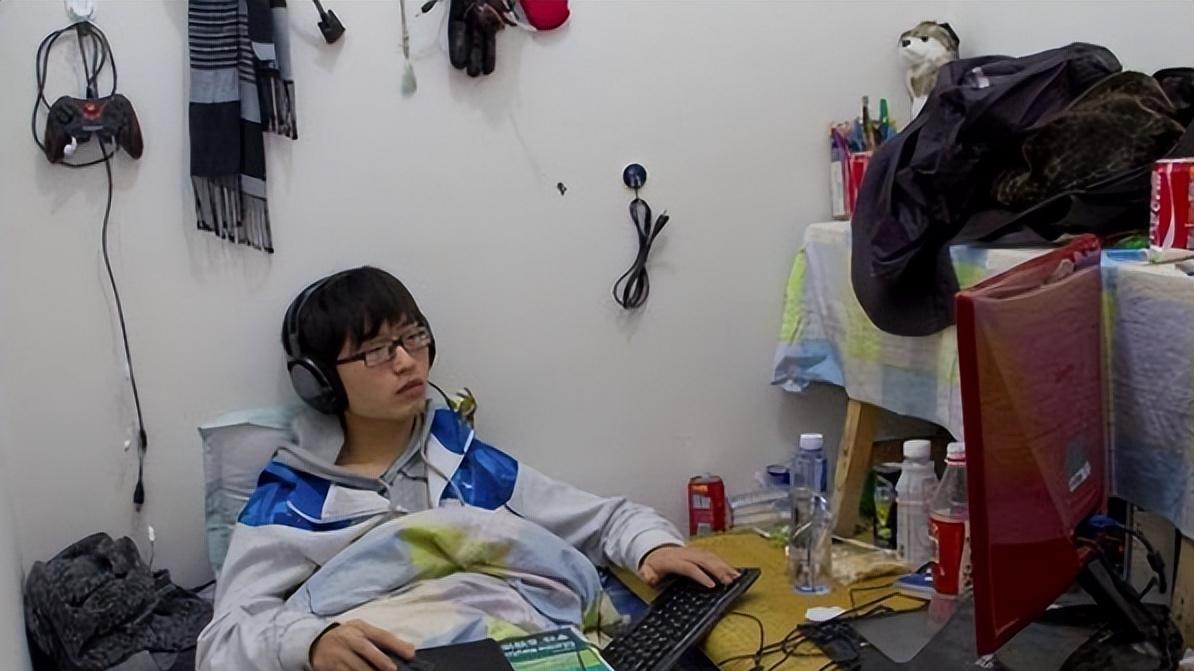 在校大学生需警惕“奶头乐”现象，还需尽早醒悟，避免毕业即失业