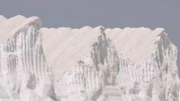 汉中|全球最大的盐山：高530米重约3亿吨，游客必须每人带1包走