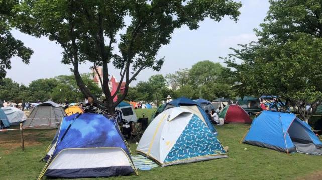 露营|假期露营地一票难求“一个帐篷顶县城一套房”行业玩家对标万达广场