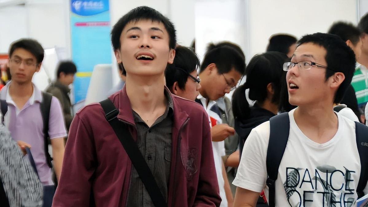 大学生|疫情之下00后尝试“新职业”，收入不比铁饭碗差，家长却不愿接受