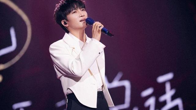 Angelababy|《奔跑吧》第10季官宣常驻嘉宾阵容，李晨、Angelababy、郑恺回归