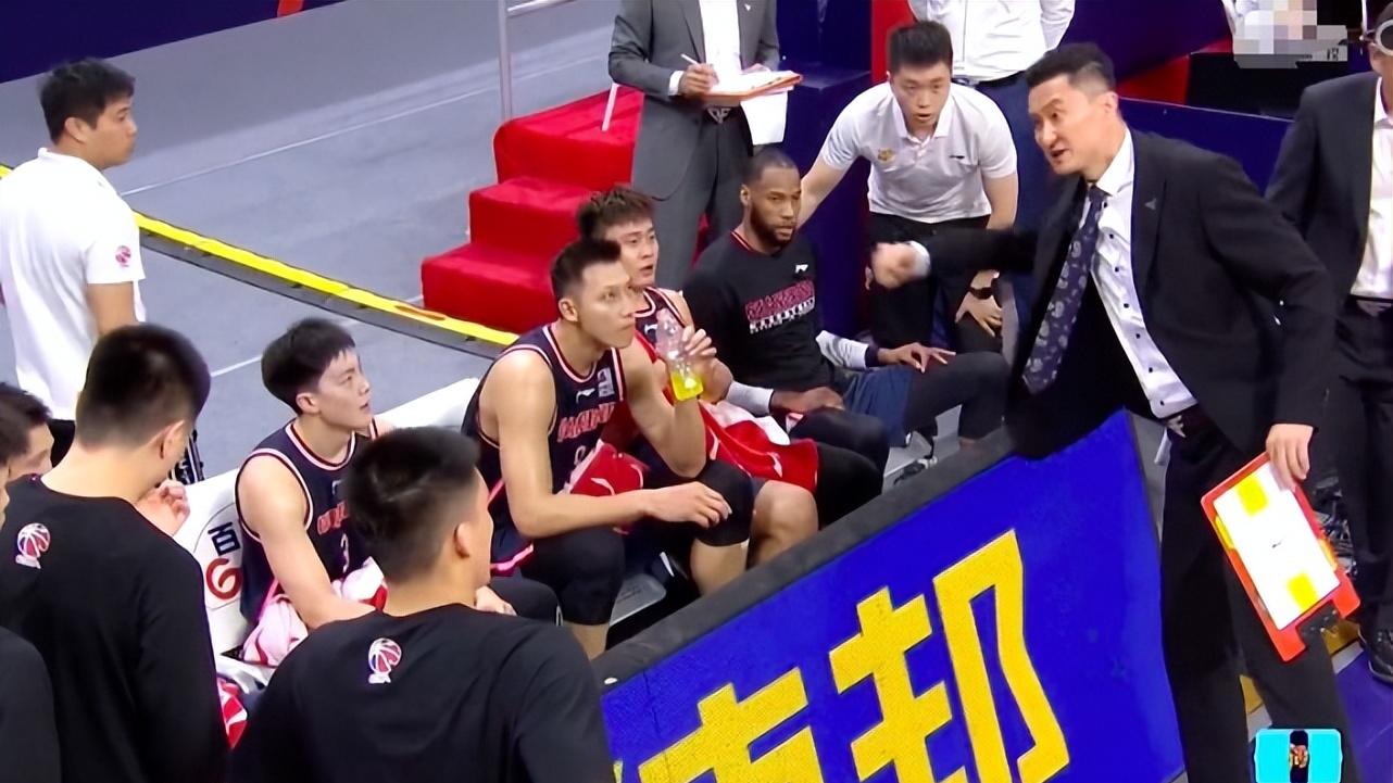 广东男篮|4大神兵爆发，辽宁替补29-0KO广东，郭艾伦被重罚，杜锋批胡明轩