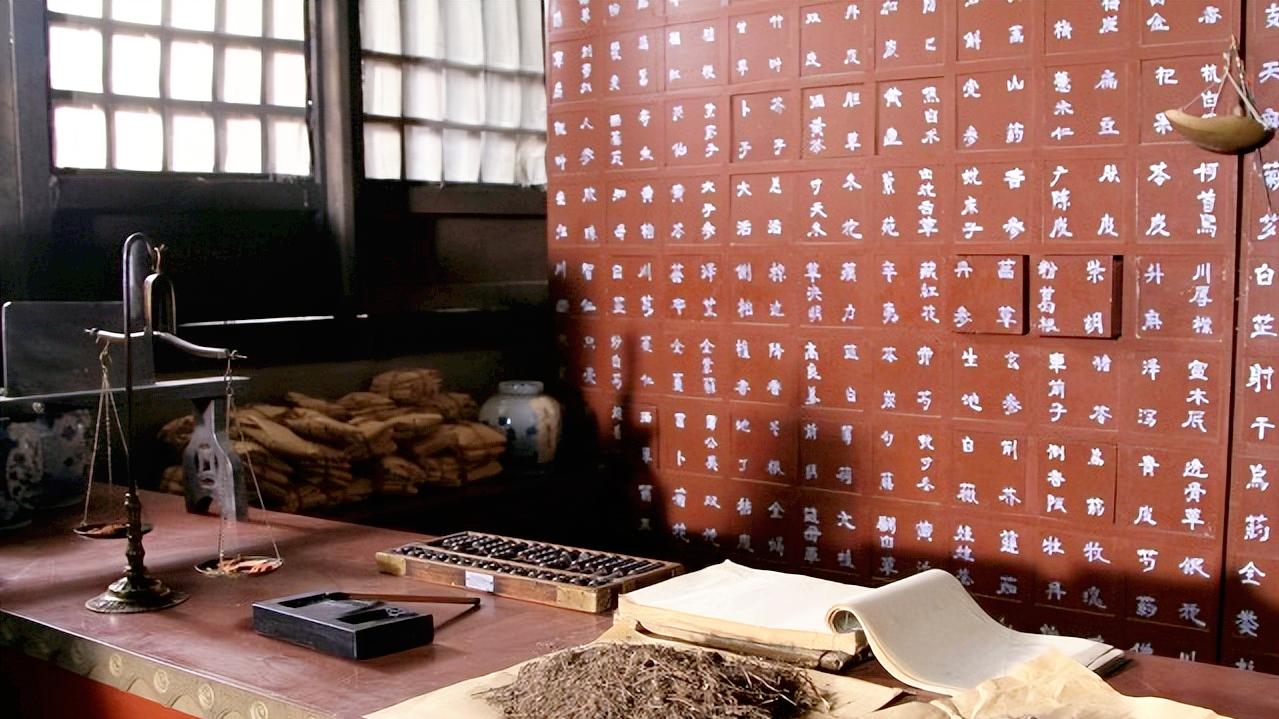 食盐|吃一次等于8斤塑胶，32岁男子已甲状腺癌变，医生怒斥：尽快戒掉