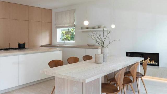 简单生活简单过，白色与温润原木色组合，素雅简洁令生活更轻松