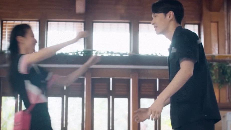 王楚然|张艺兴王楚然泳池抱抱好甜，看过小说后：宁恕结局貌似不圆满