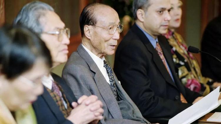 空难|东航MU5735在广西坠毁，这个大富豪也是死于空难，而且刚结婚不久