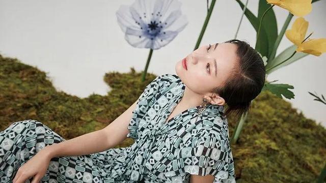 韩孝周|韩孝周春日花朵写真魅力十足！雪肤玉貌大长腿太美了