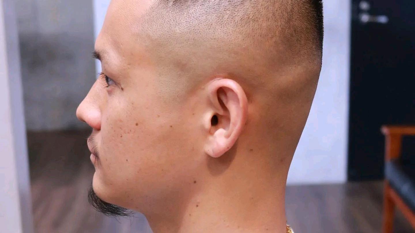 马尾辫 男人想要精神有型，发型剪短烫一烫，简直帅到不敢想象