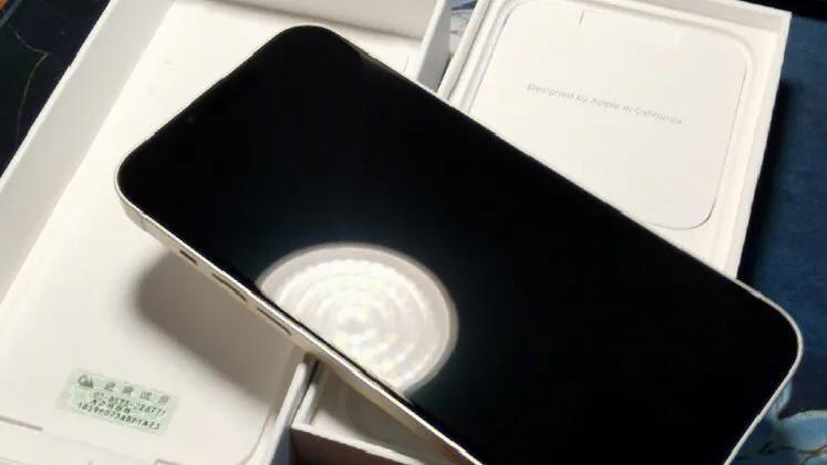 iPhone 14plus“背锅”，网友: 3699交个朋友！