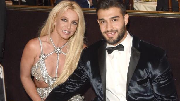 布兰妮·斯皮尔斯|布兰妮和山姆签署婚前协议，保护她6000万英镑的婚前财产，网友称“真该签