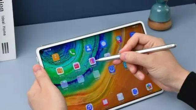 iPad|老年人视力降低，到底是用平板电脑好还是用智能手机好？
