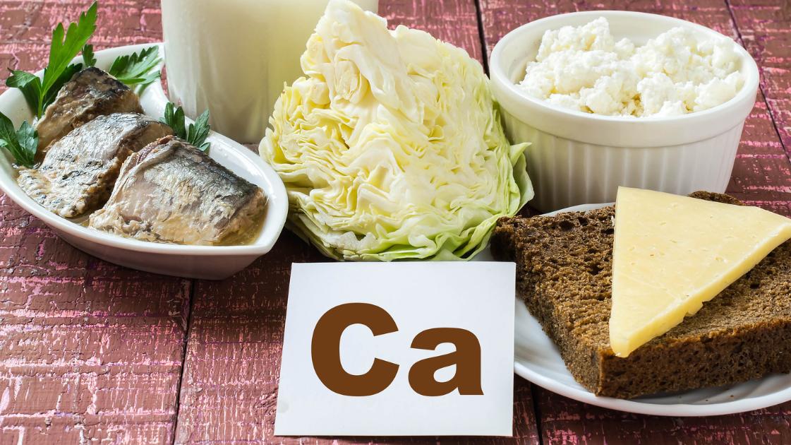 心脏|50岁后，不想自己骨头变脆，就要远离5种“抢钙”食物，早知早好