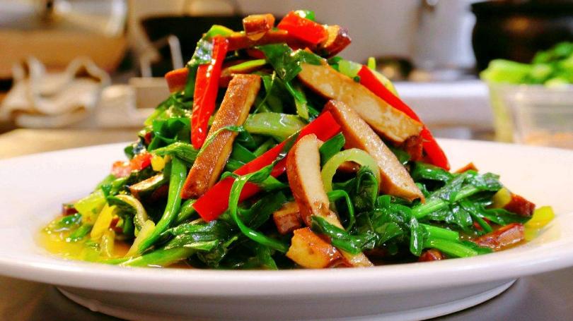 菠菜|春天少吃大鱼大肉，多吃这5种蔬菜清肠道，鲜香美味，别不知道