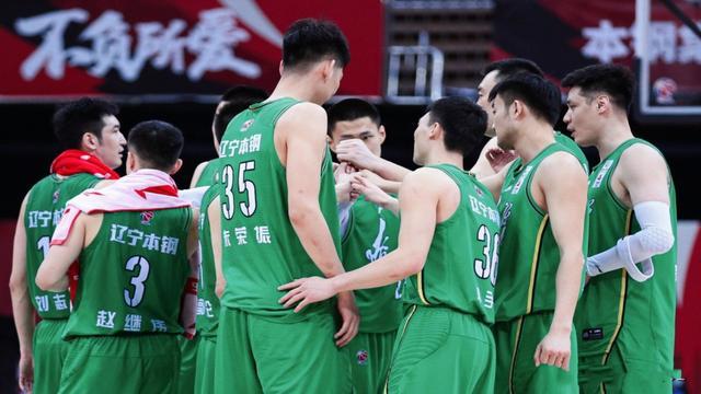 辽宁男篮|曝CBA三队抢高诗岩，杨鸣或签2米25顶级中锋，吴庆龙拿刘传兴1换2